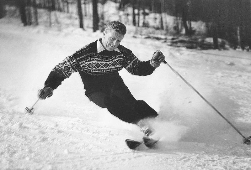 Stein Eriksen skiing